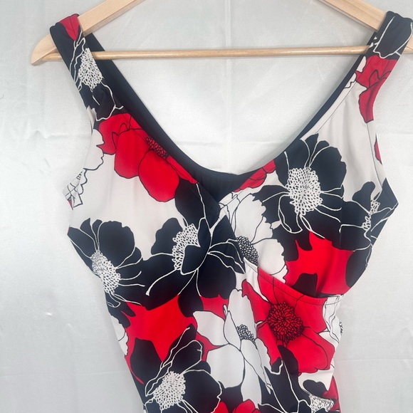 NWT Maxine Floral Print Women's Swimsuit - Red, Black, White Size 18W - Picture 2 of 11